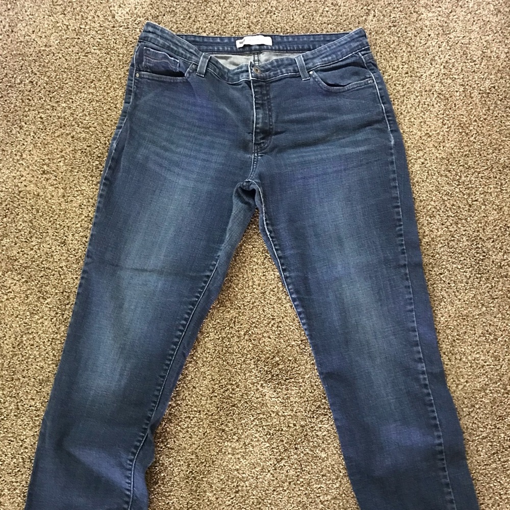 Levi skinny jeans! Great used condition!